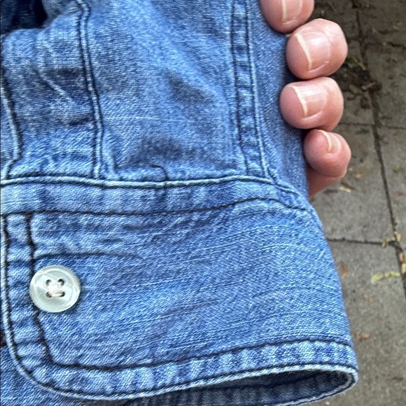 Women’s Old Navy Light weight Denim Button-Up Shirt. Cotton. XL - Picture 4 of 9